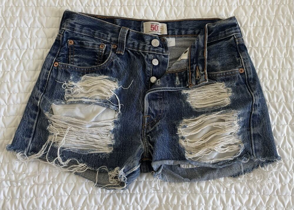 Levi’s 501 Denim Shorts Distressed Button Fly Cut Off Size 30 Ripped Fringe Vtg
